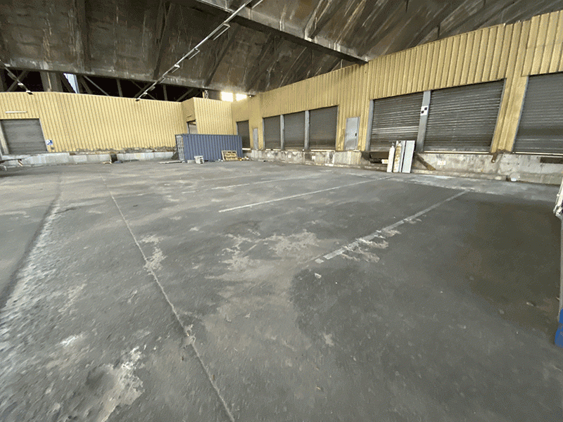 011-jet-debarras-hangar-sncf-vide.gif